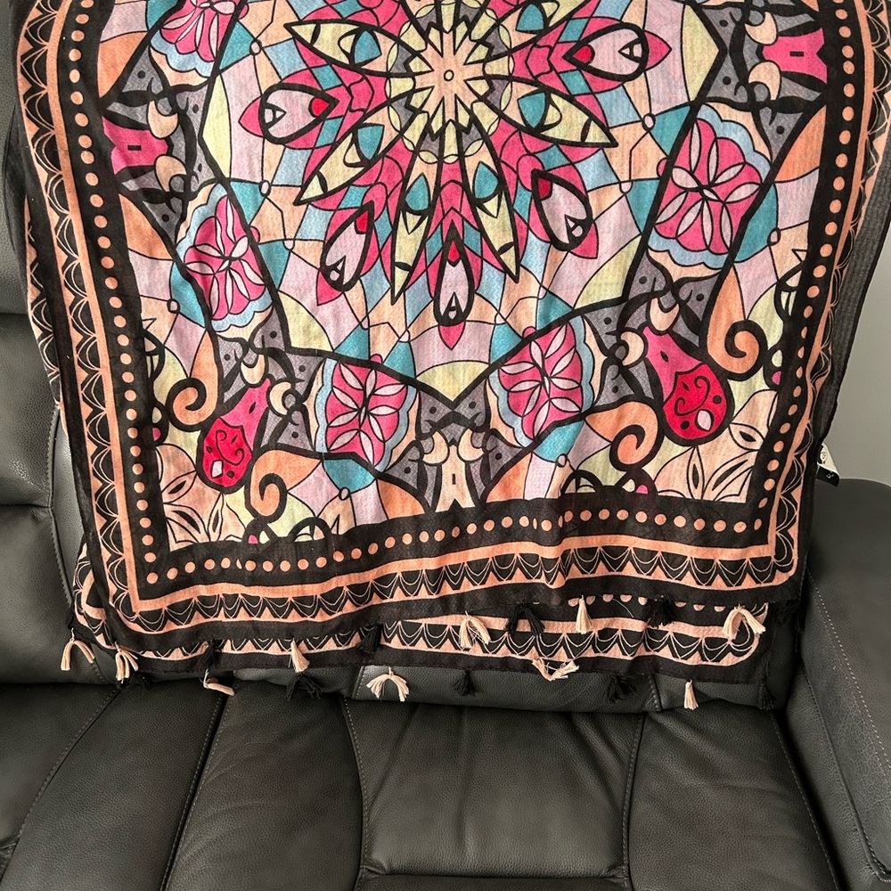 Colorful Geometric Pattern Scarf - Picture 4 of 8